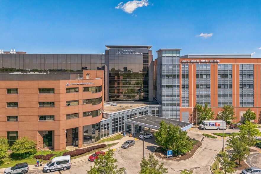 800 Biesterfield Rd, Elk Grove Village, IL à louer - Photo de l’immeuble – Image 2 sur 9