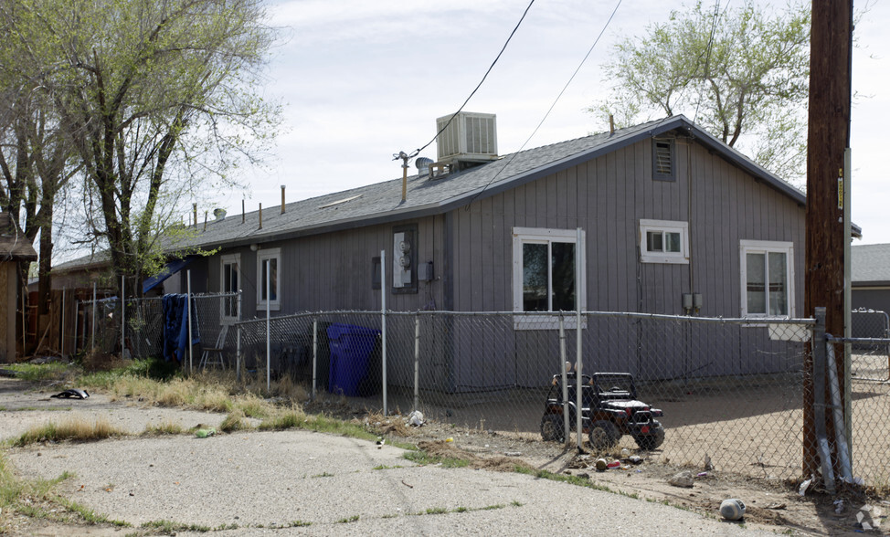 12023 Chamberlaine Way, Adelanto, CA à vendre - Photo de l’immeuble – Image 2 sur 2