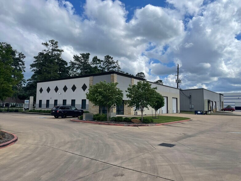 1902 S Houston Ave, Humble, TX à louer - Photo de l’immeuble – Image 2 sur 8