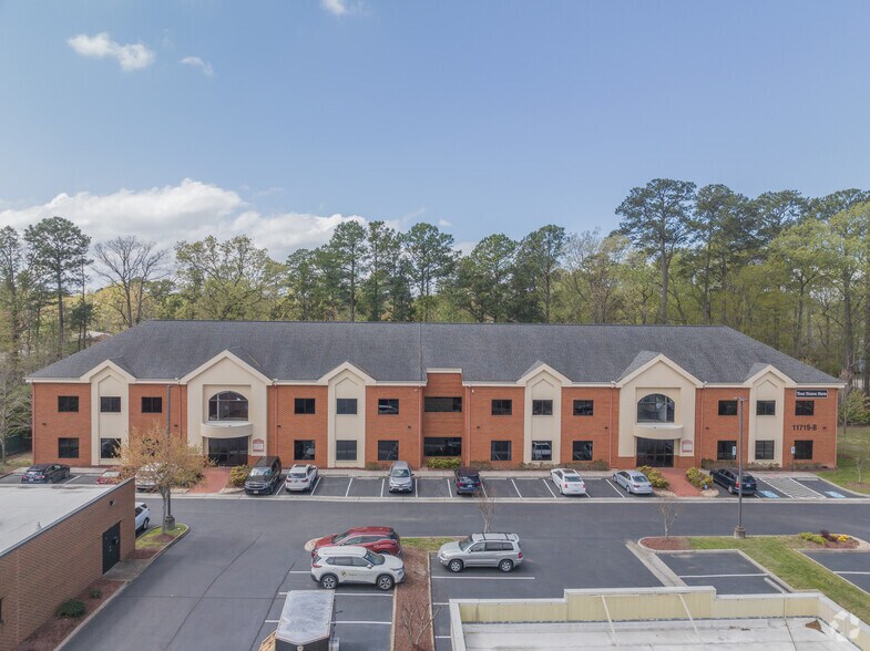 11717 Jefferson Ave, Newport News, VA à vendre - Photo de l’immeuble – Image 3 sur 5