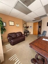 12526 High Bluff Dr, San Diego, CA à louer Photo intérieure– Image 2 sur 5