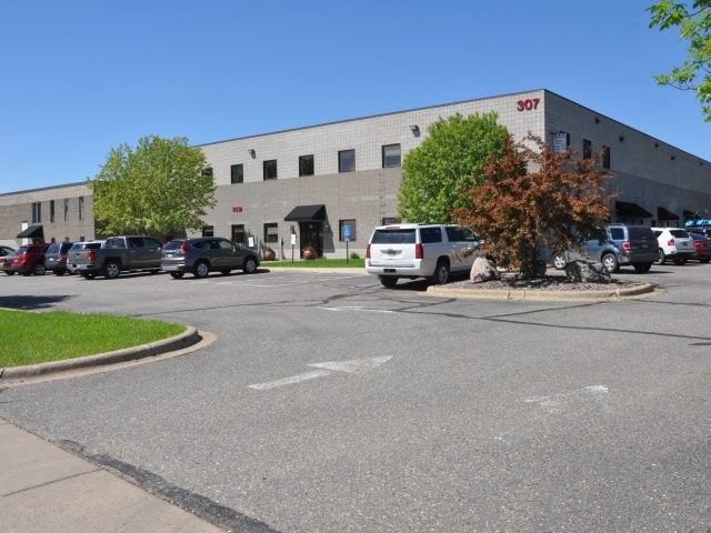 307 12th Ave S, Buffalo, MN à louer - Photo de l’immeuble – Image 1 sur 7