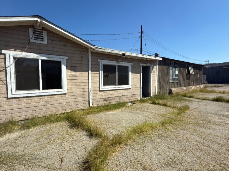 10735 Vernon Ave, Ontario, CA à louer - Photo de l’immeuble – Image 2 sur 6