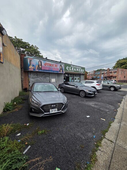 1300 Burke Ave, Bronx, NY à louer - Photo de l’immeuble – Image 1 sur 5