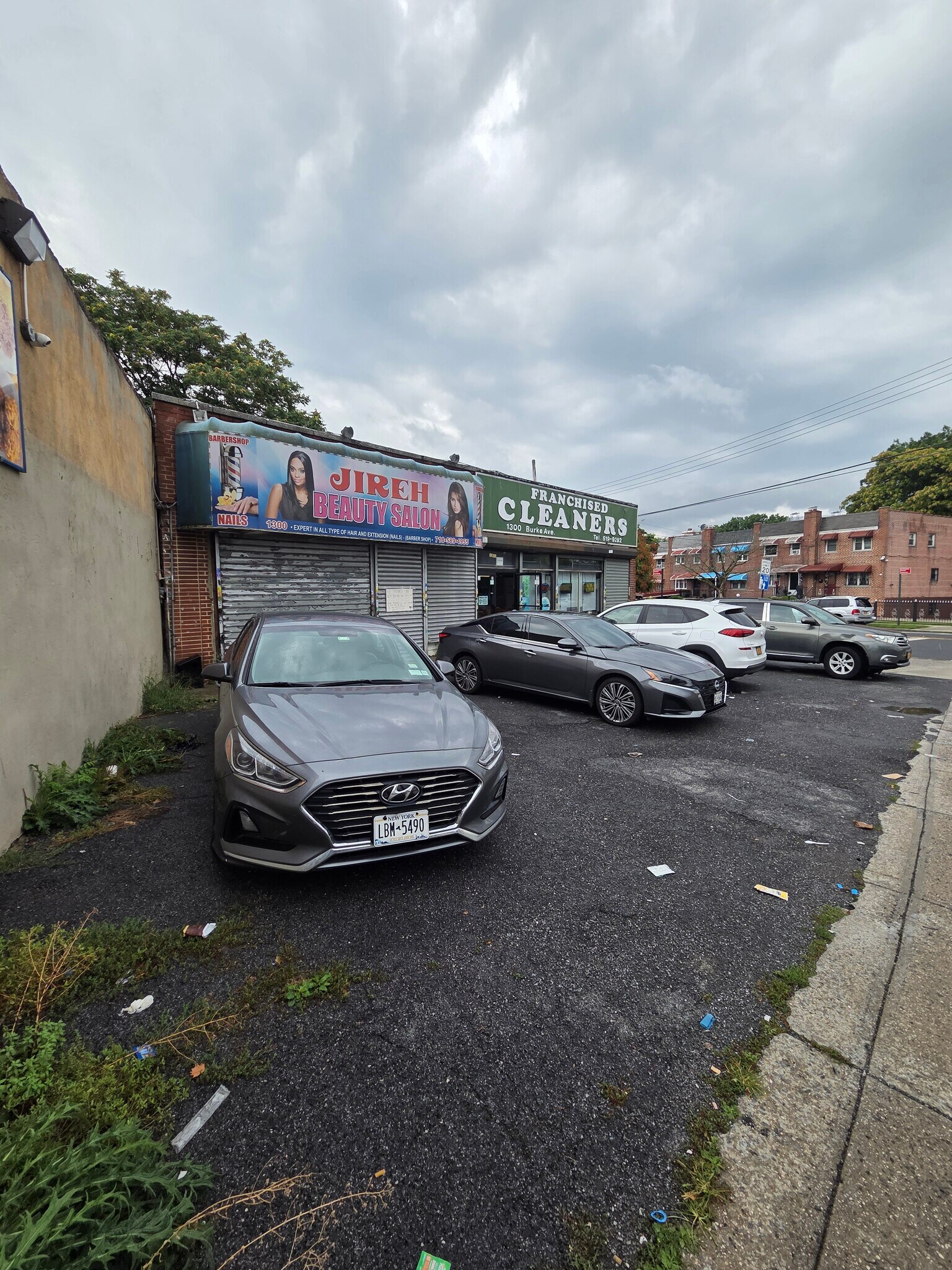 1300 Burke Ave, Bronx, NY à louer Photo de l’immeuble– Image 1 sur 6