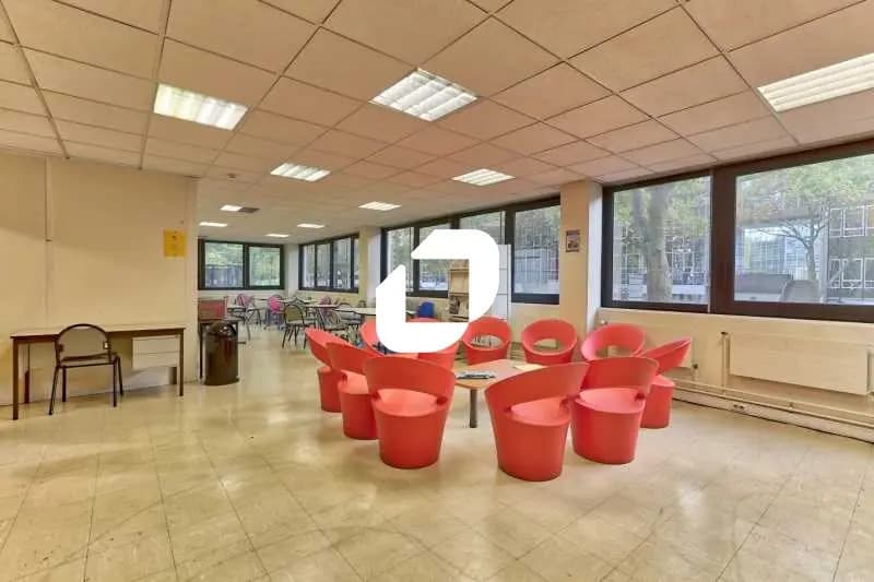 Bureau dans Évry-Courcouronnes à louer - Photo de l’immeuble – Image 3 sur 21