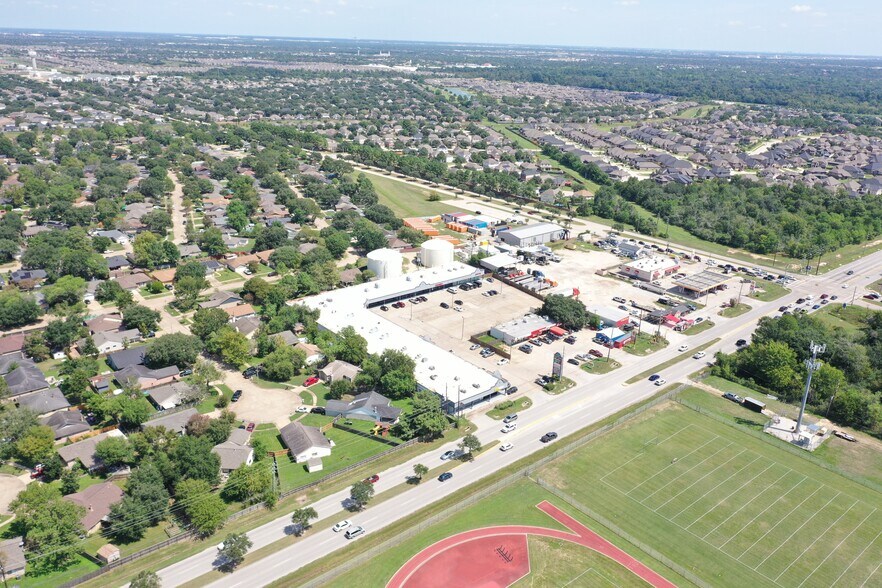 19214 Clay Rd, Katy, TX à louer - Photo de l’immeuble – Image 3 sur 5