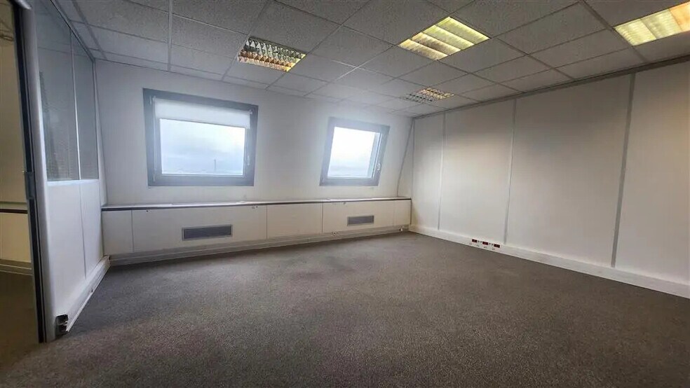 Bureau dans La Garenne-Colombes à louer - Photo de l’immeuble – Image 3 sur 7