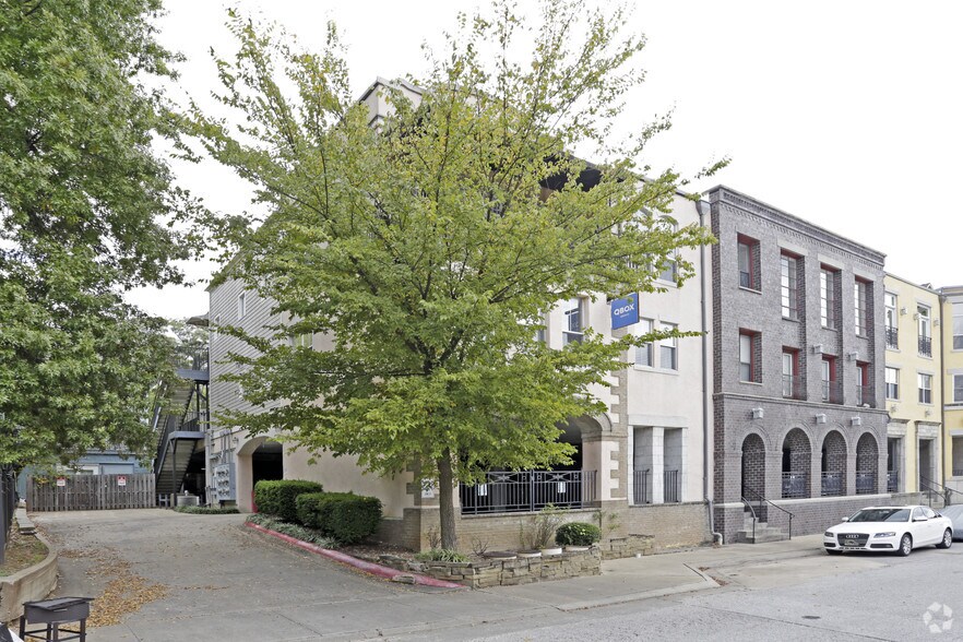 320 N Rollston Ave, Fayetteville, AR à louer - Photo de l’immeuble – Image 2 sur 3