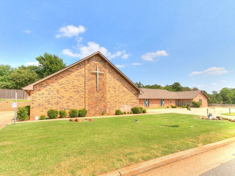 13812 Scott St, Edmond, OK à vendre - Photo de l’immeuble – Image 1 sur 52