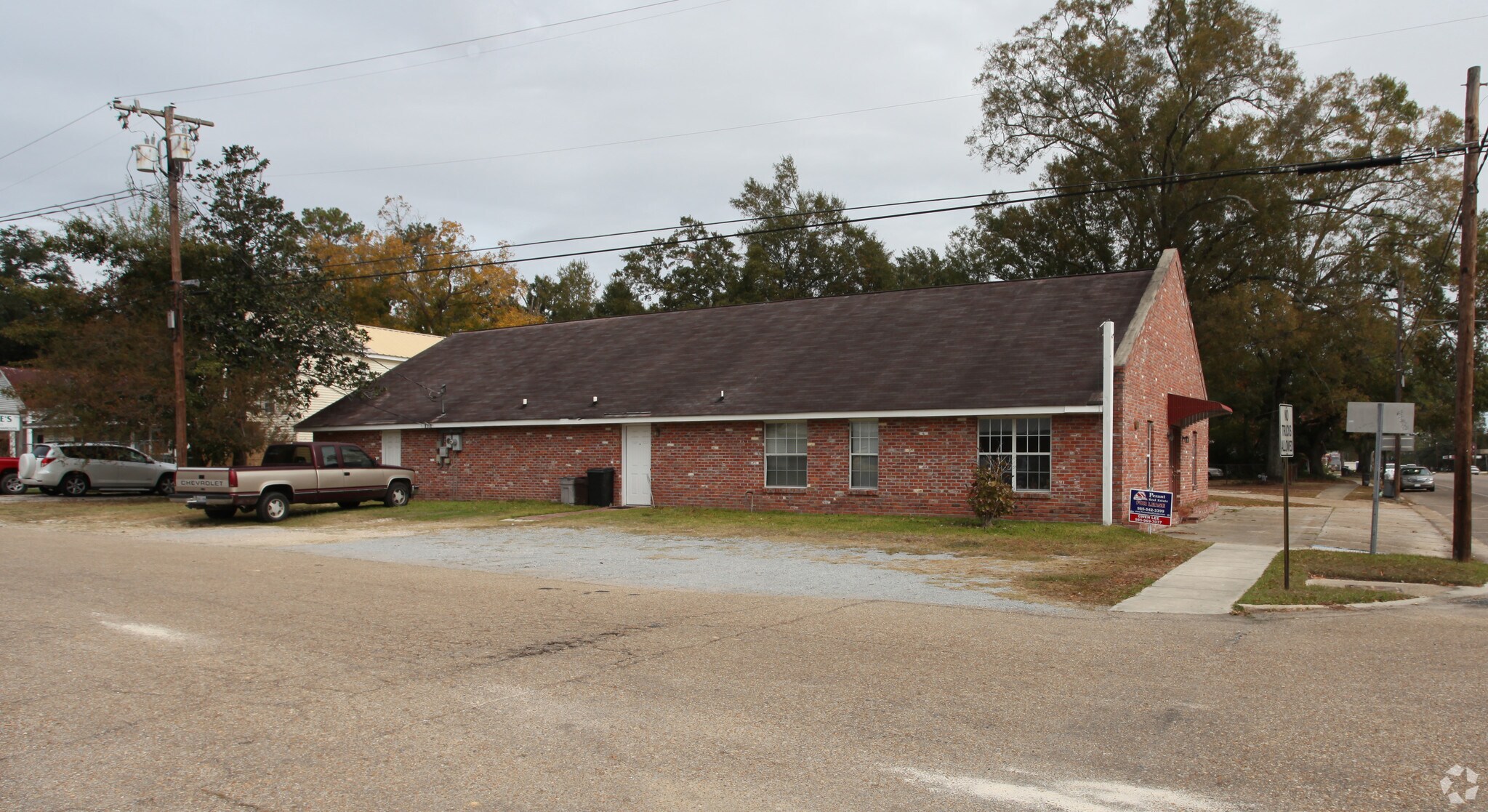 300 E Pine St, Ponchatoula, LA à vendre Photo principale– Image 1 sur 3