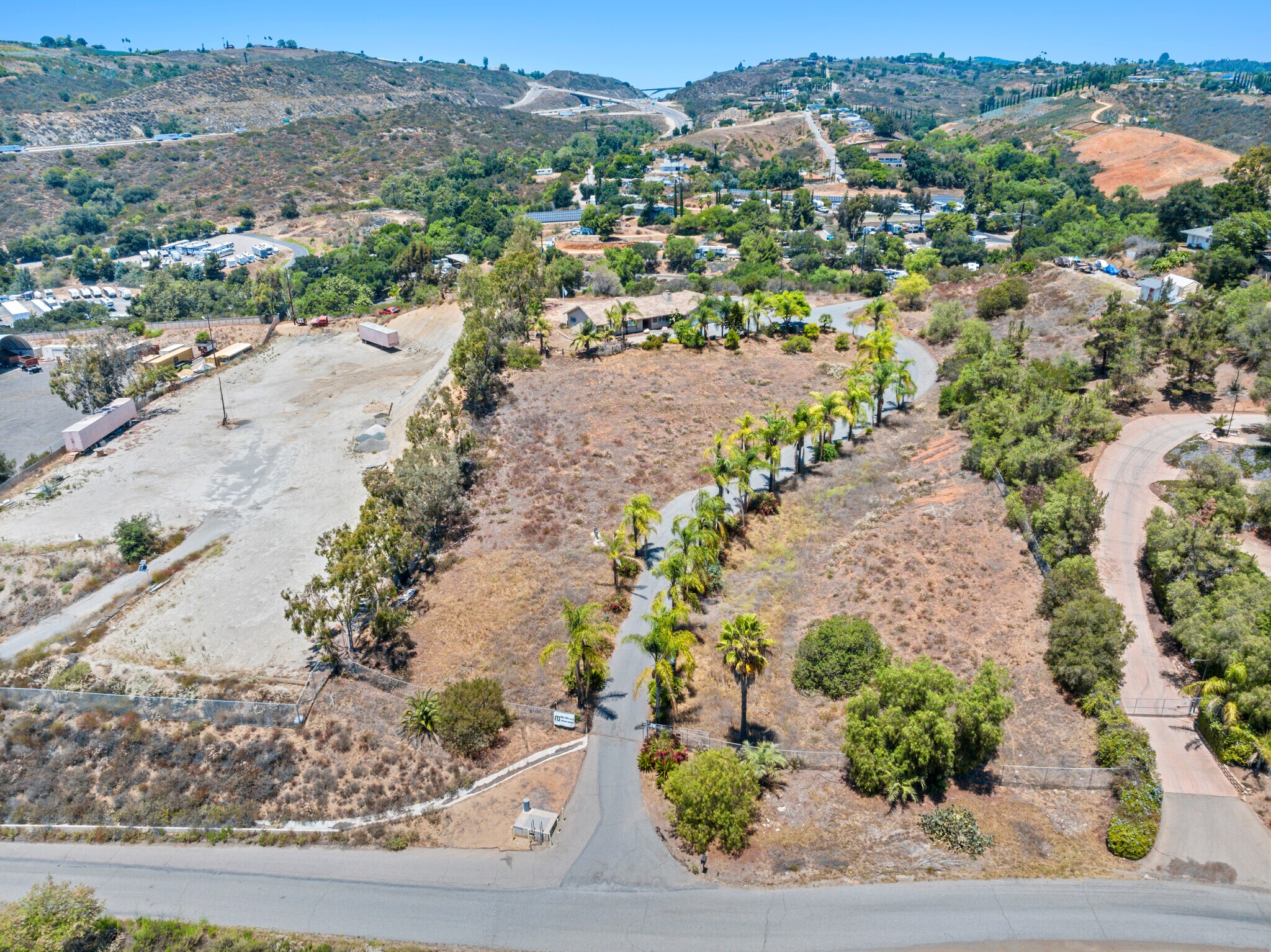 8530 Nelson Way, Escondido, CA à vendre Photo de l’immeuble– Image 1 sur 23