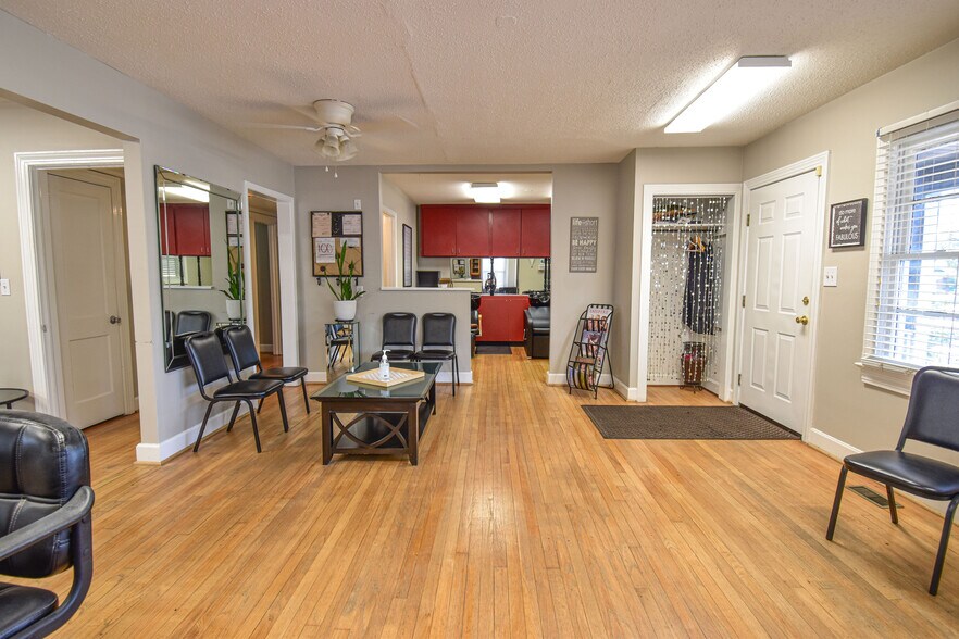 2105 Lurleen B Wallace Blvd, Northport, AL à vendre - Photo intérieure – Image 3 sur 5