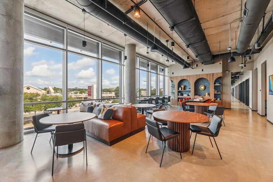 5209 Burnet Rd, Austin, TX à louer - Photo intérieure – Image 2 sur 9