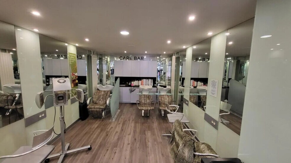 Local d'activités dans Thann à vendre - Photo de l’immeuble – Image 2 sur 4