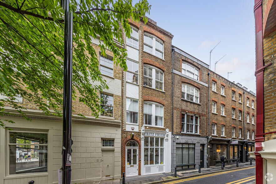 1 Albemarle Way, Londres à louer - Photo principale – Image 1 sur 9