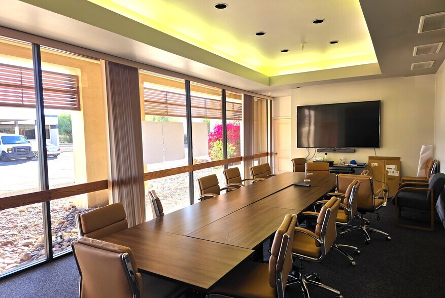 8467 E Broadway Blvd, Tucson, AZ à vendre - Photo de l’immeuble – Image 2 sur 9