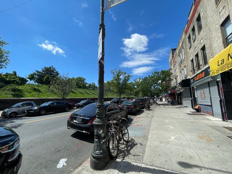4110 5th Ave, Brooklyn, NY à louer - Photo de l’immeuble – Image 3 sur 4
