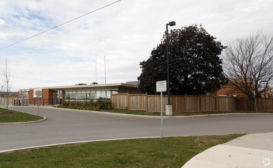 6901 Derry Rd W, Milton, ON à louer - Photo principale – Image 1 sur 2