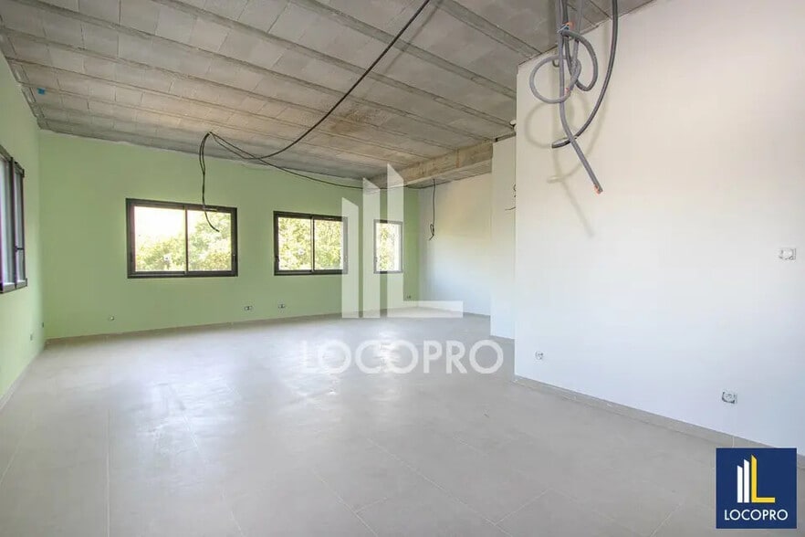 Bureau dans Rousset à louer - Photo de l’immeuble – Image 2 sur 7