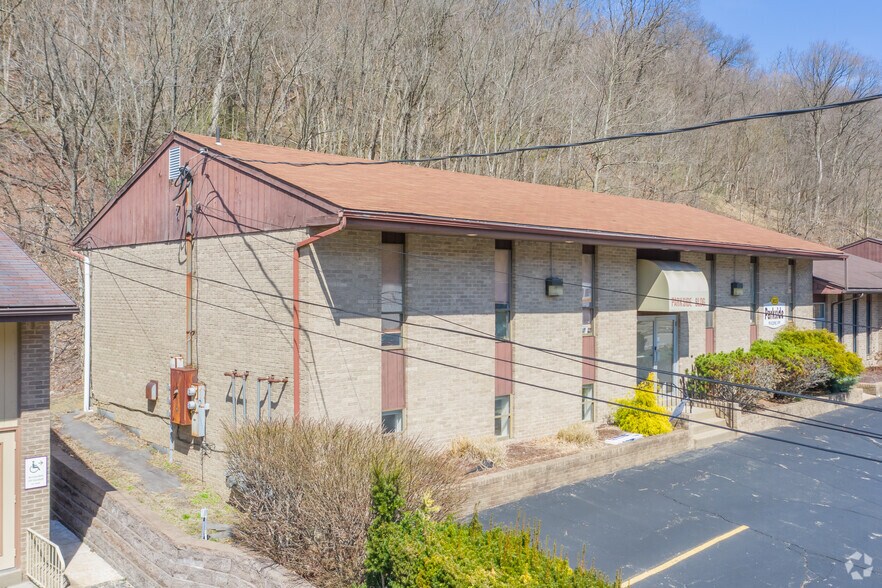 3025 Jacks Run Rd, White Oak, PA à louer - Photo de l’immeuble – Image 2 sur 2