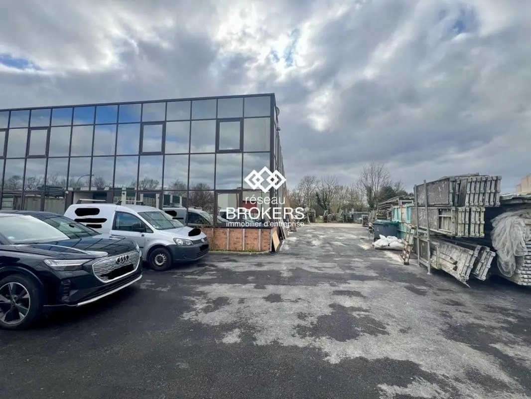 Local d'activités dans Mandres-les-Roses à vendre Photo principale– Image 1 sur 5