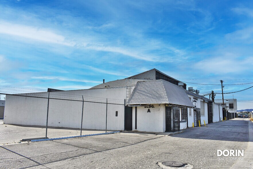 16214-16300 Lindbergh St @ VNY Airport portefeuille de 3 biens à vendre sur LoopNet.fr - Photo de l’immeuble – Image 2 sur 13