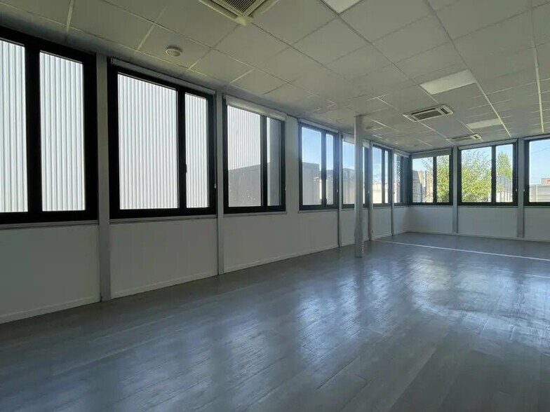 Bureau dans Le Havre à louer - Photo de l’immeuble – Image 1 sur 12