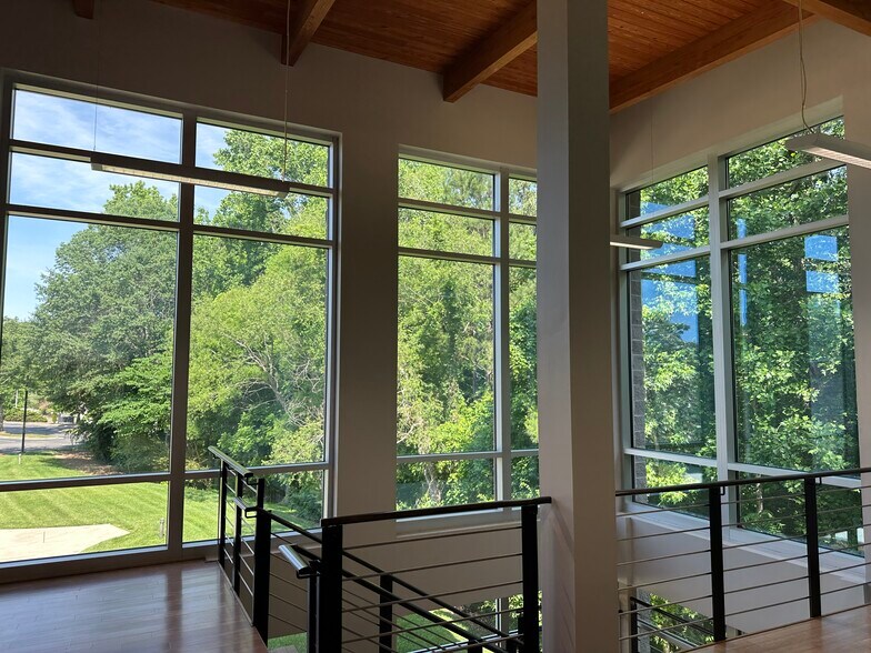 6880 Perry Creek Rd, Raleigh, NC à louer - Photo de l’immeuble – Image 2 sur 15