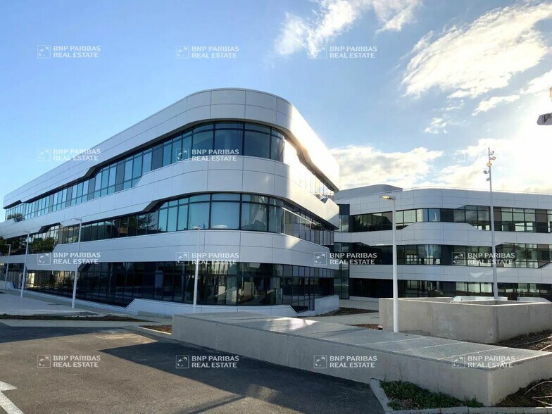 17 Rue Des Rosiéristes, Champagne-au-Mont-d'Or à louer - Photo de l’immeuble – Image 2 sur 18