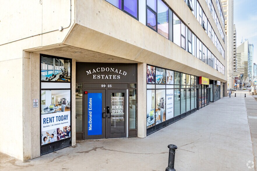 9925 Jasper Av, Edmonton, AB à louer - Photo de l’immeuble – Image 3 sur 26