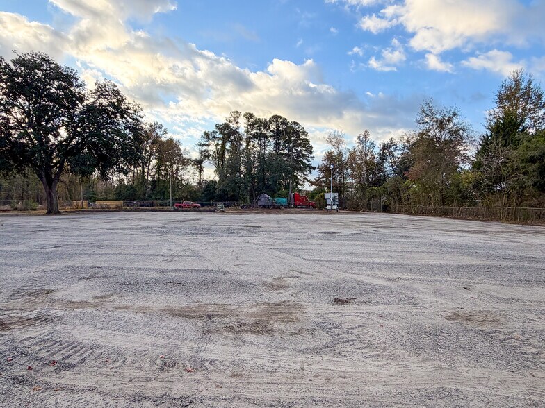 3749 Ashley Phosphate Rd, North Charleston, SC à louer - Photo de l’immeuble – Image 2 sur 8