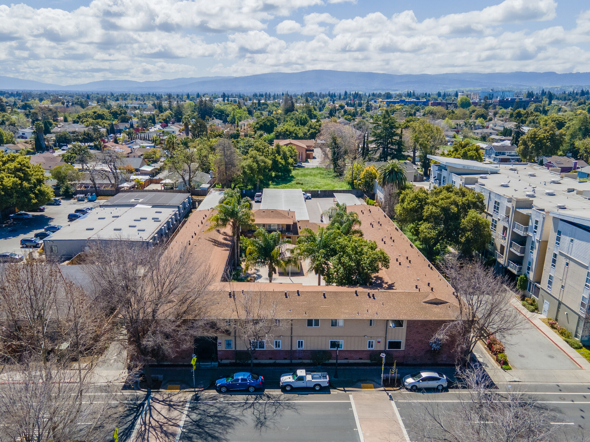 1760 Bay Rd, East Palo Alto, CA à vendre Photo de l’immeuble– Image 1 sur 3