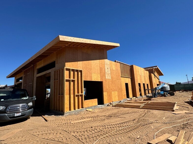 15634 Main St, Hesperia, CA à louer - Photo de l’immeuble – Image 3 sur 6