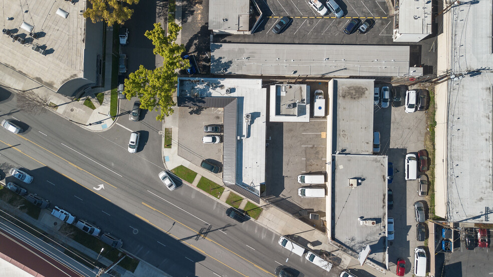 121-123 S Victory Blvd, Burbank, CA à vendre - Photo de l’immeuble – Image 3 sur 16