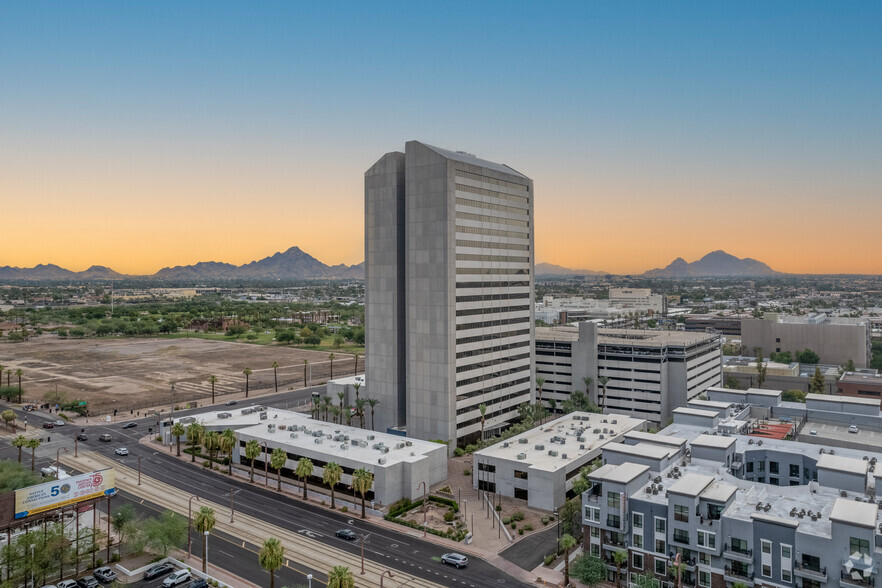 4041 N Central Ave, Phoenix, AZ à louer - Photo de l’immeuble – Image 3 sur 5