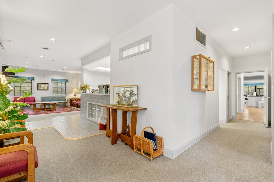 3221 W Governor John Sevier Hwy, Knoxville, TN à louer - Photo intérieure – Image 3 sur 46