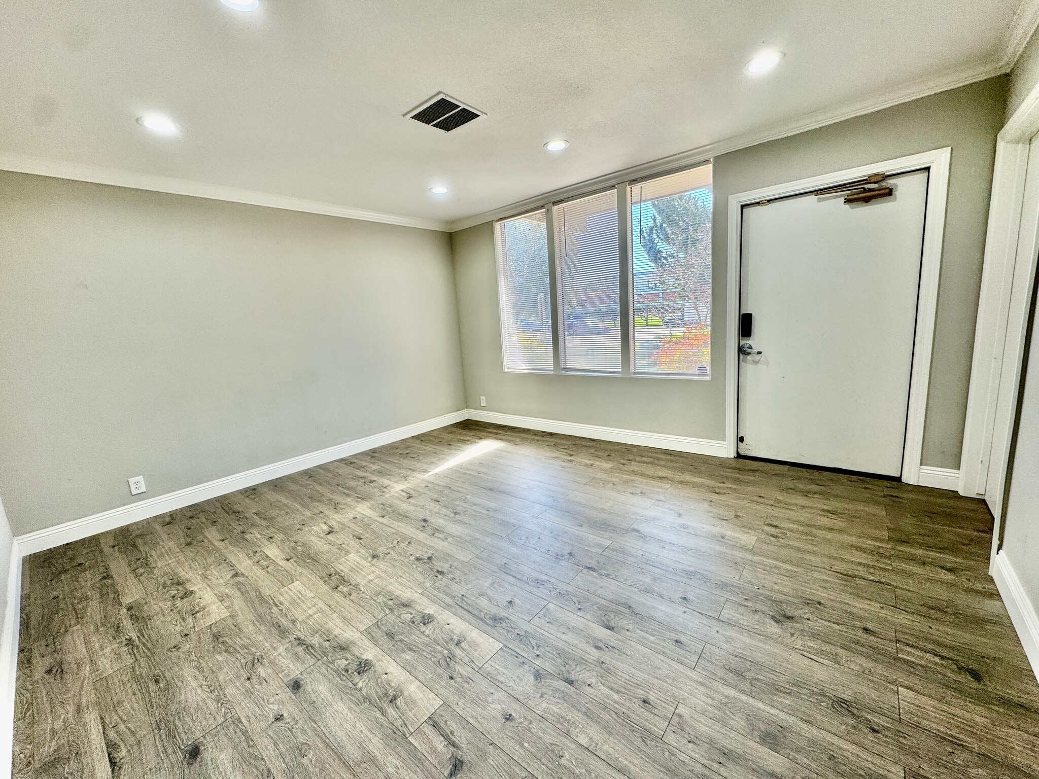 1121 W Vine St, Lodi, CA à vendre Photo intérieure– Image 1 sur 12