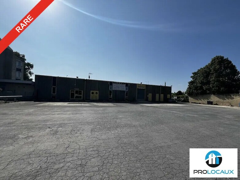 Local d’activités dans Creil à louer - Photo de l’immeuble – Image 1 sur 7