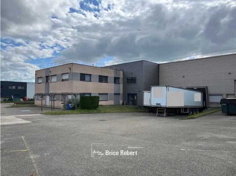 8/10 Impasse Du Rhône, Corbas à louer - Photo de l’immeuble – Image 2 sur 6