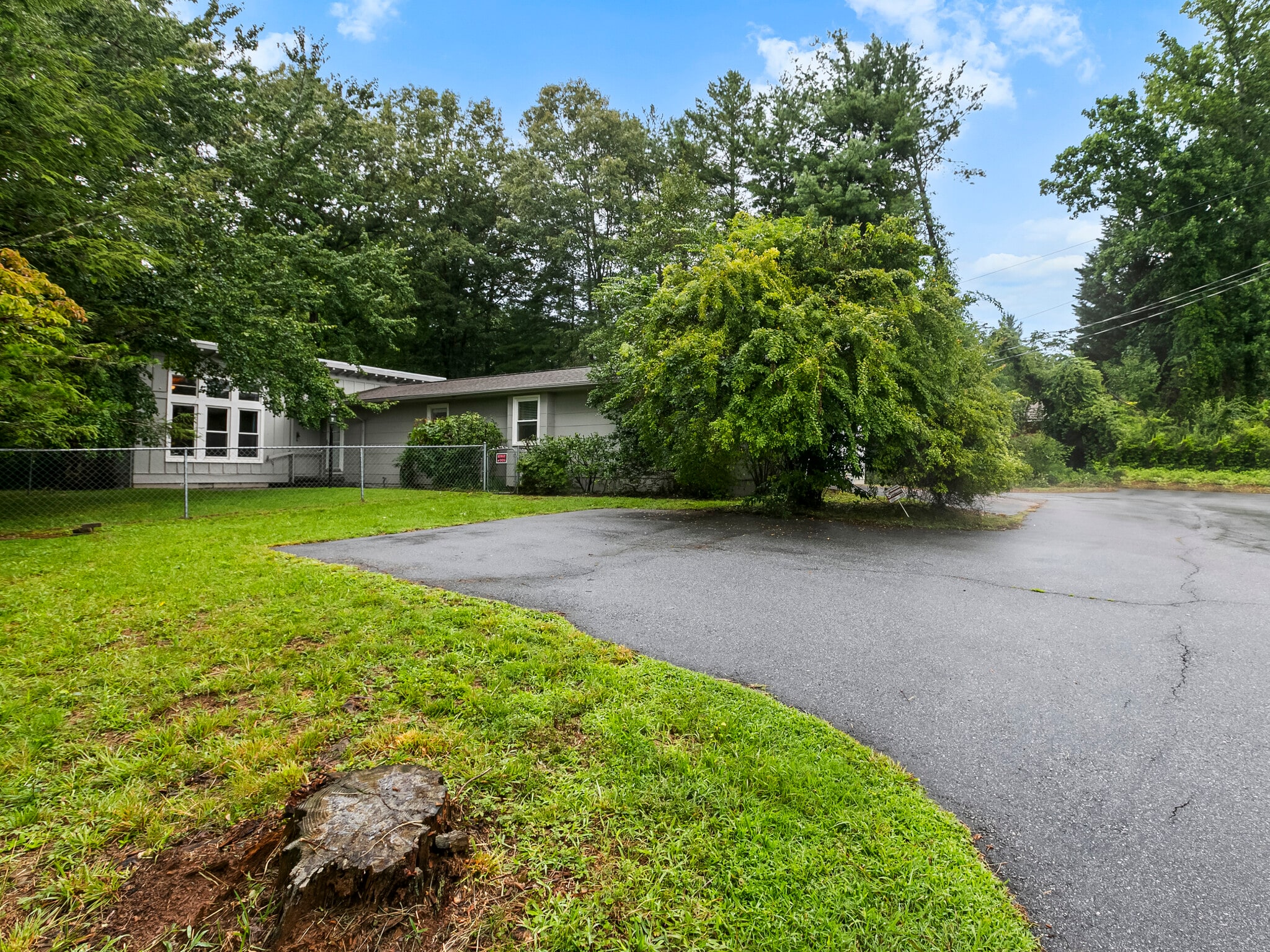 74 Long Shoals Rd, Arden, NC à vendre Photo principale– Image 1 sur 25