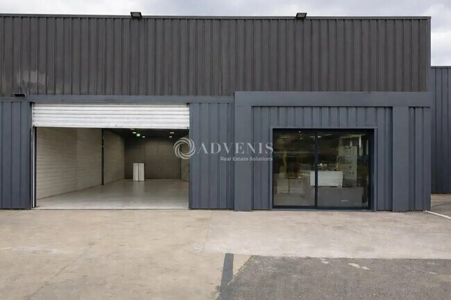 Plus de détails pour Local d'activités à louer