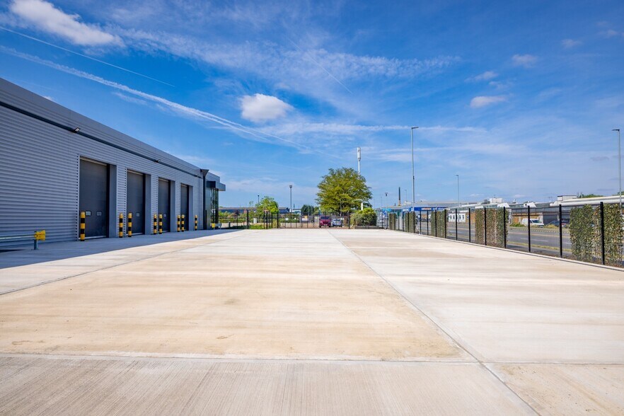 Edinburgh Way, Harlow à louer - Photo de l’immeuble – Image 3 sur 13
