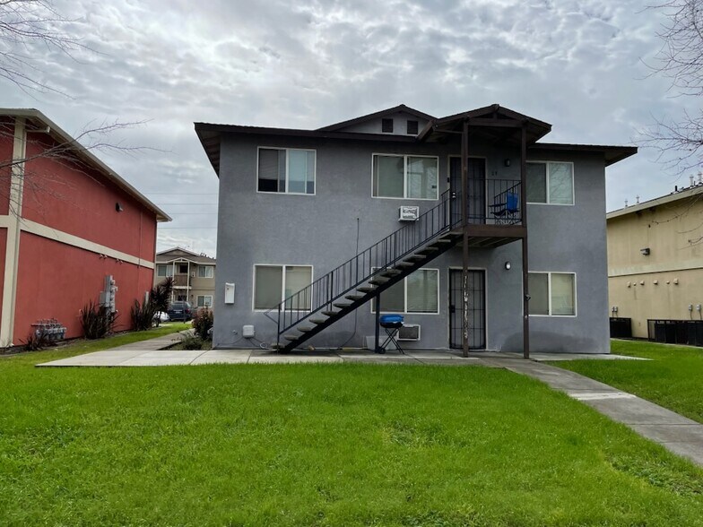 15 Coral Gables Ct, Sacramento, CA à vendre - Photo principale – Image 1 sur 12