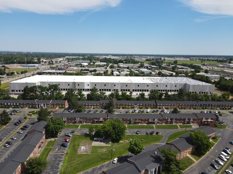 6611 Shepherdsville Rd, Louisville, KY à louer - Photo de l’immeuble – Image 2 sur 4