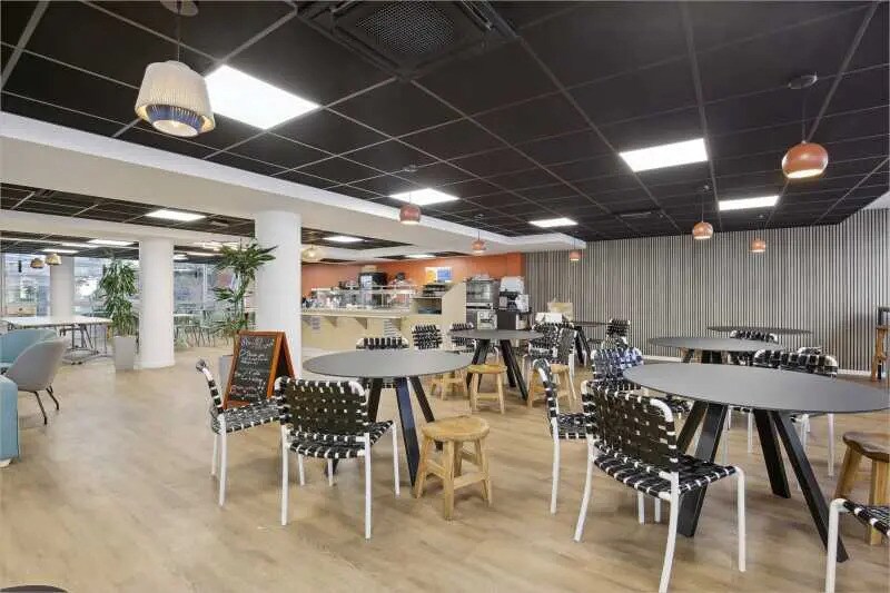 70 Rue Rivay, Levallois-Perret à louer - Photo de l’immeuble – Image 3 sur 8