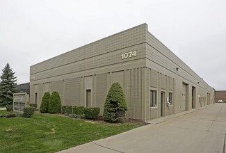 Plus de détails pour 1074-1080 Centre Rd, Auburn Hills, MI - Local d'activités à louer