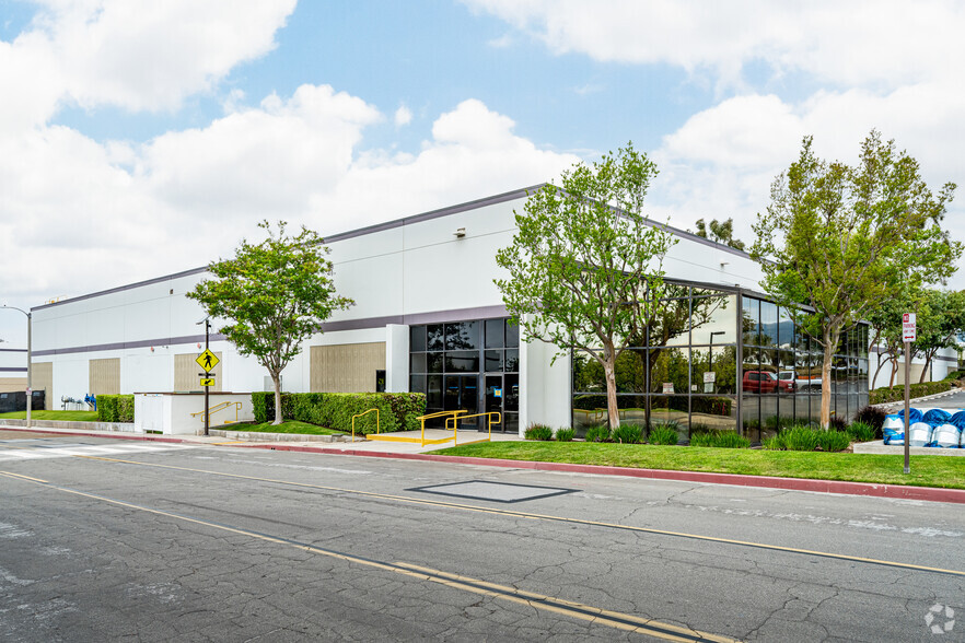 502 W Covina Blvd, San Dimas, CA à louer - Photo principale – Image 1 sur 6