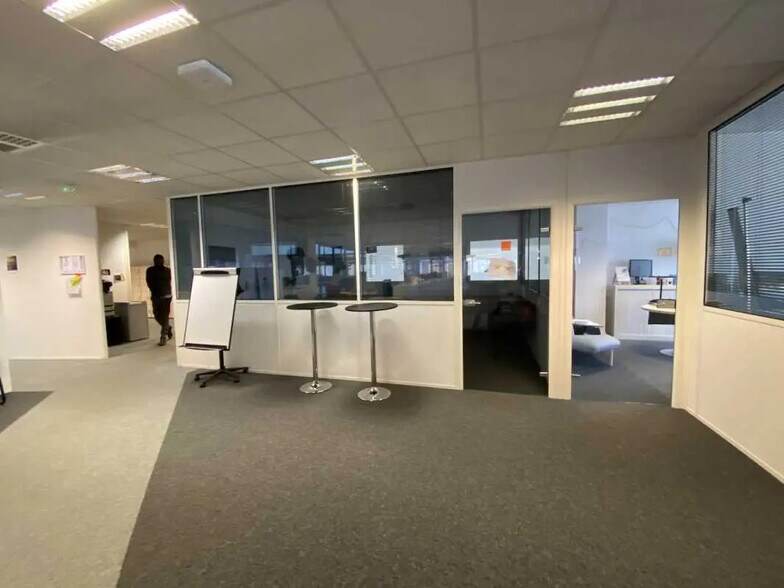 Bureau dans Rouen à louer - Photo de l’immeuble – Image 2 sur 4