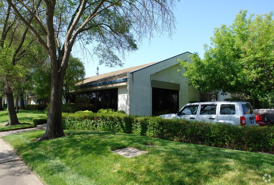 6337 Matheny Way, Citrus Heights, CA à louer - Photo de l’immeuble – Image 3 sur 17